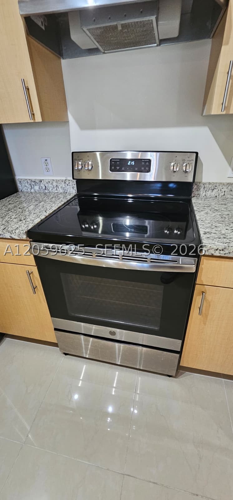 1919 Van Buren St 515a Property Photo 5