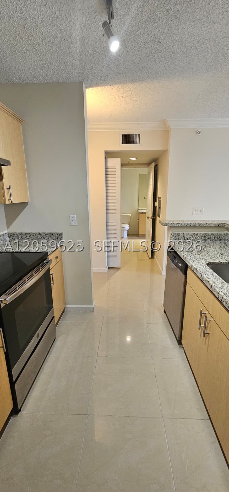 1919 Van Buren St 515a Property Photo 6
