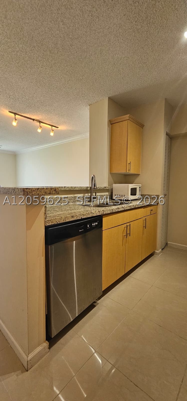 1919 Van Buren St 515a Property Photo 7