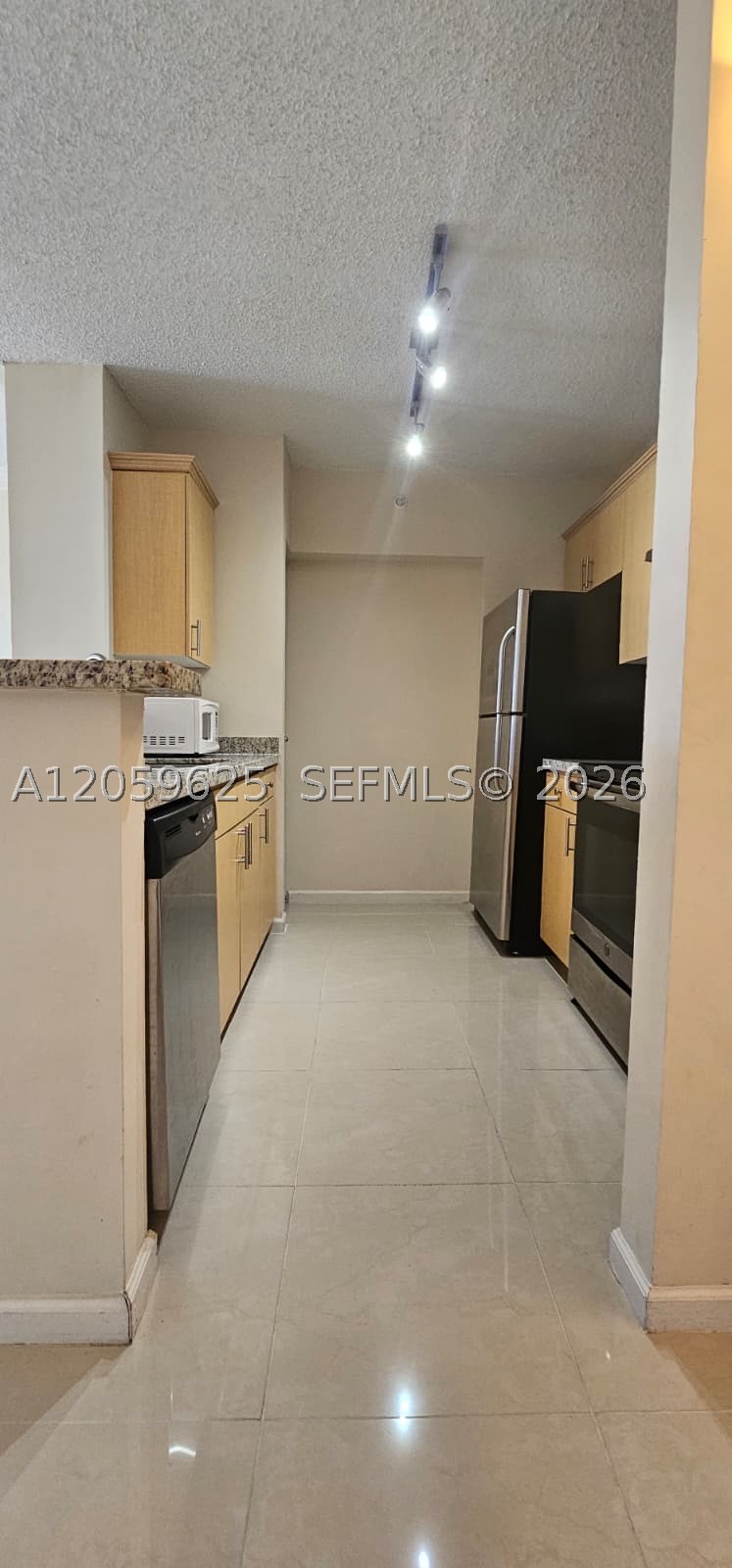 1919 Van Buren St 515a Property Photo 8