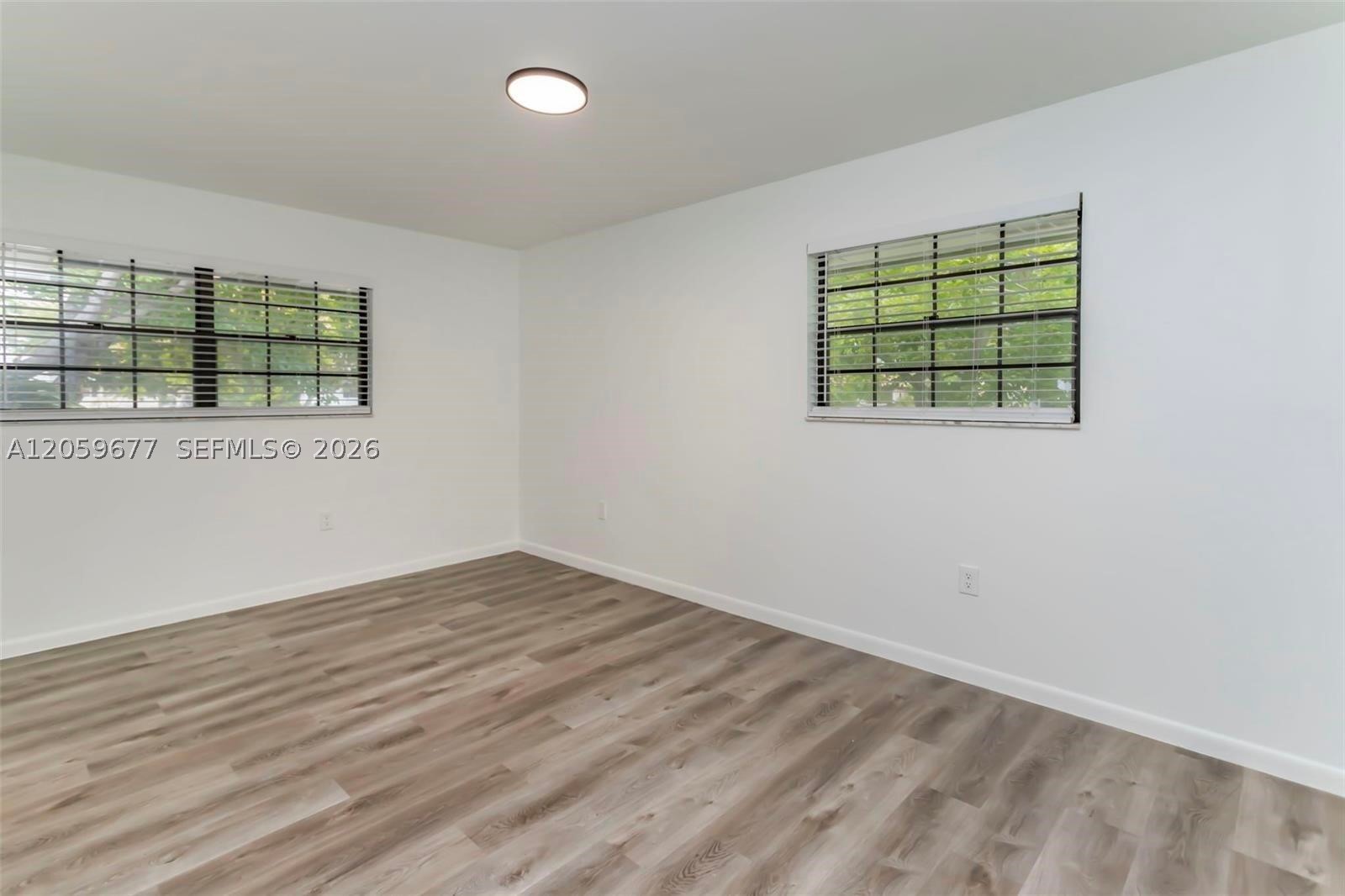 931 Ne 199th St 201-22 Property Photo 11