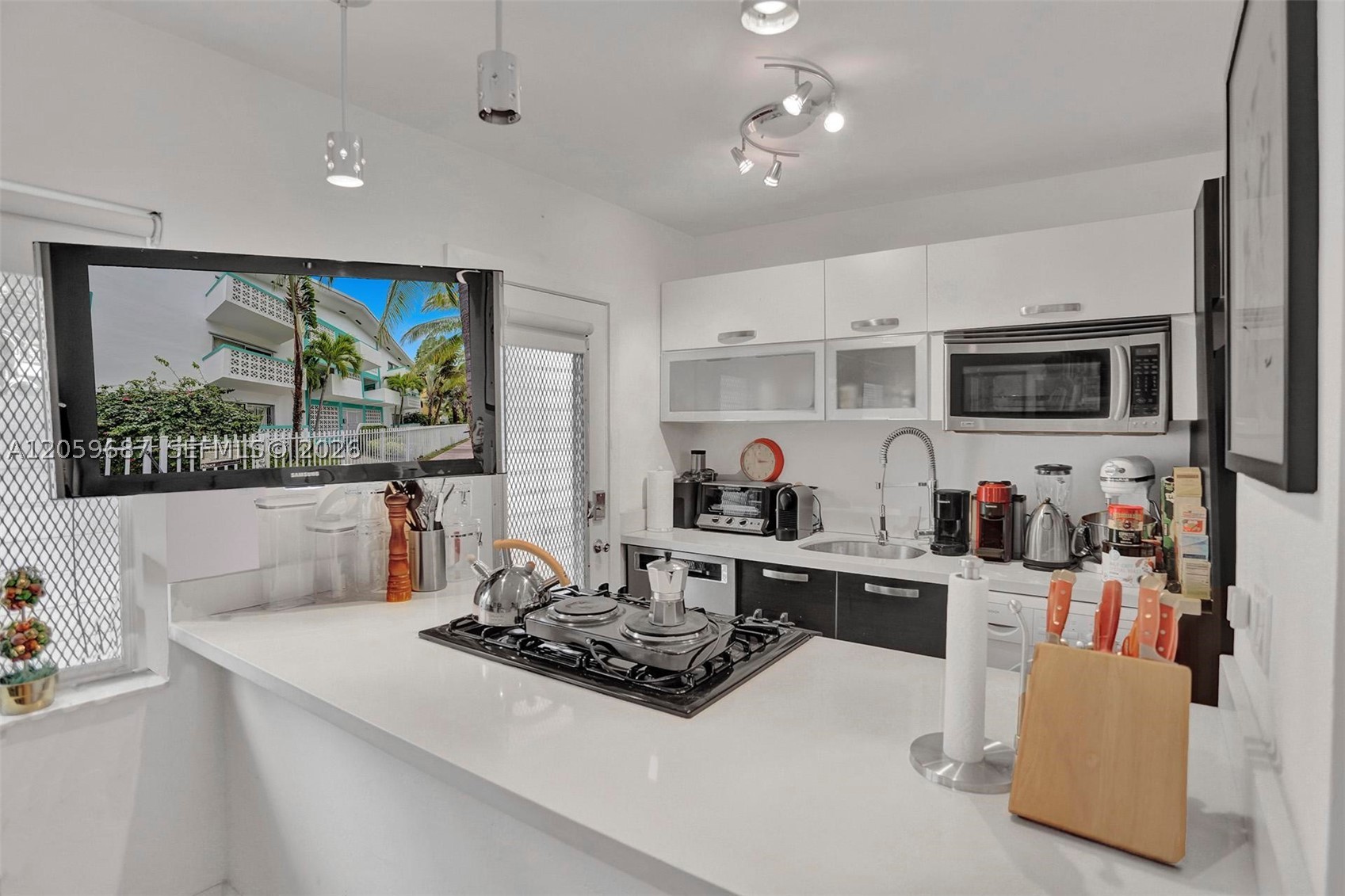 350 Collins Ave 310 Property Photo 5