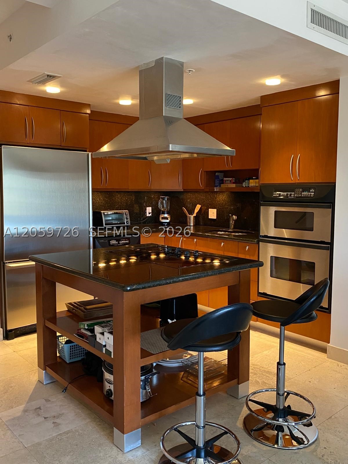 300 Euclid Ave 209 Property Photo 7