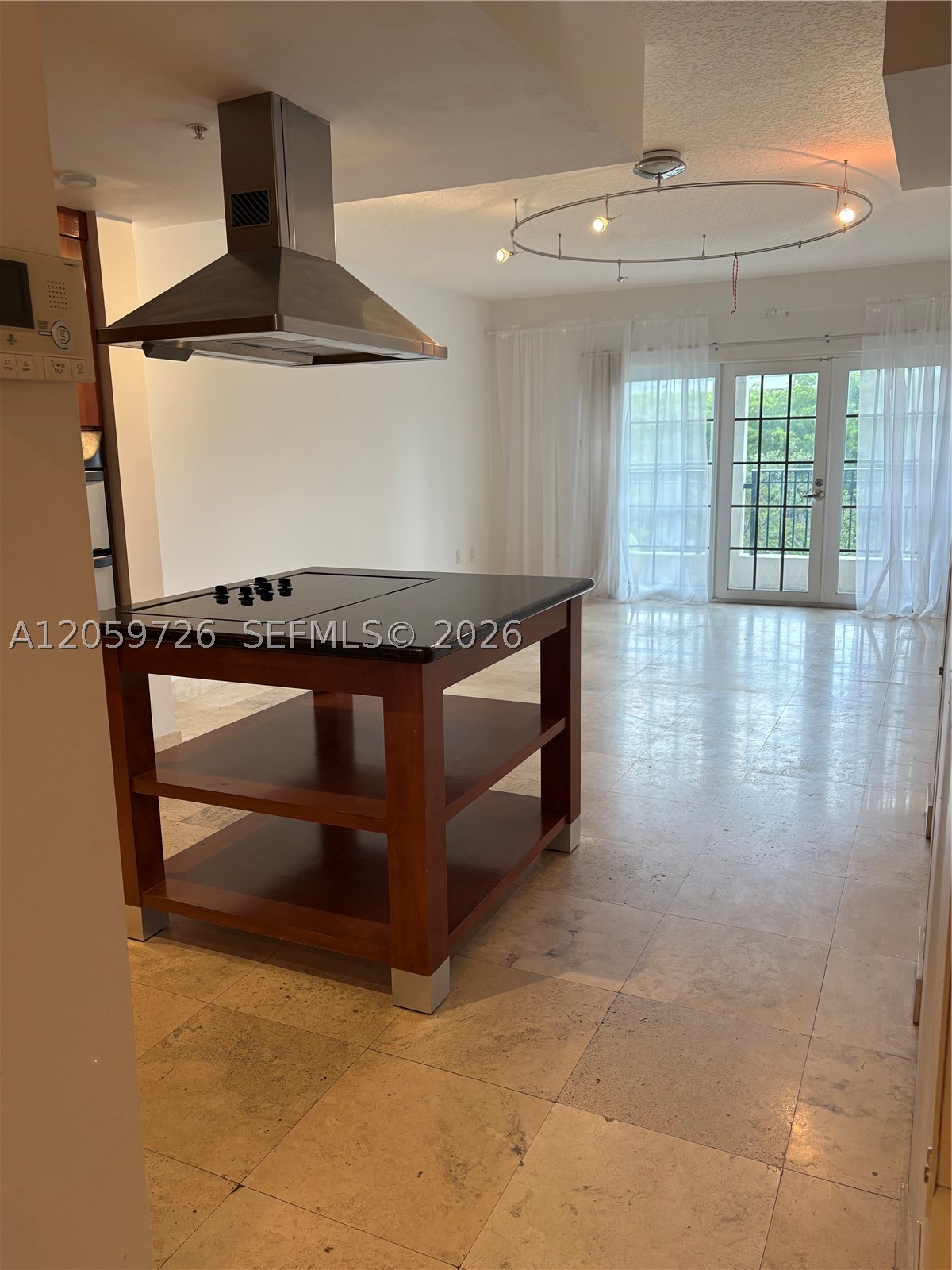 300 Euclid Ave 209 Property Photo 8