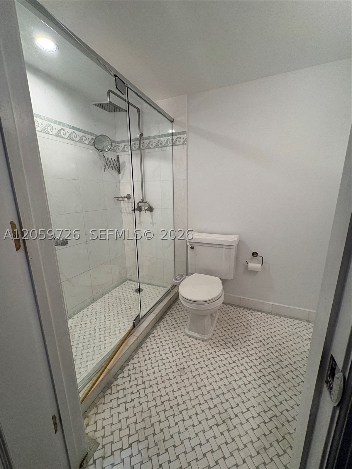 300 Euclid Ave 209 Property Photo 22