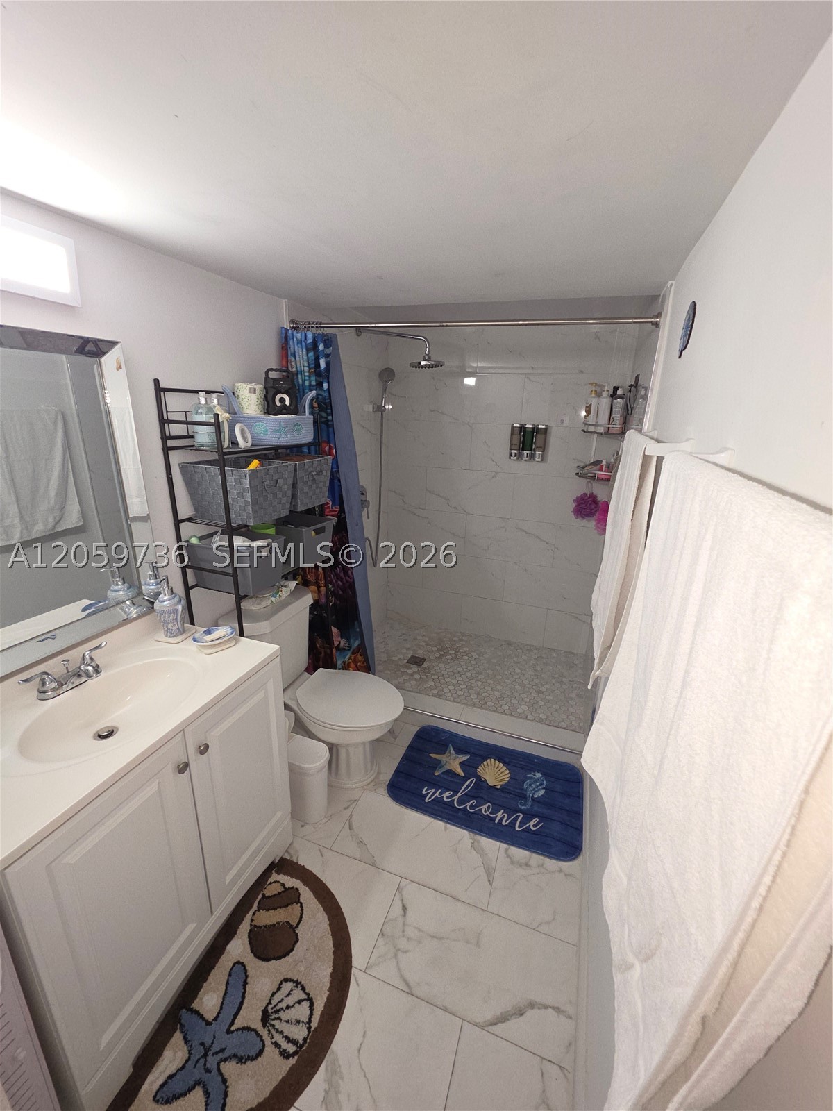 651 E 48th St Property Photo 10