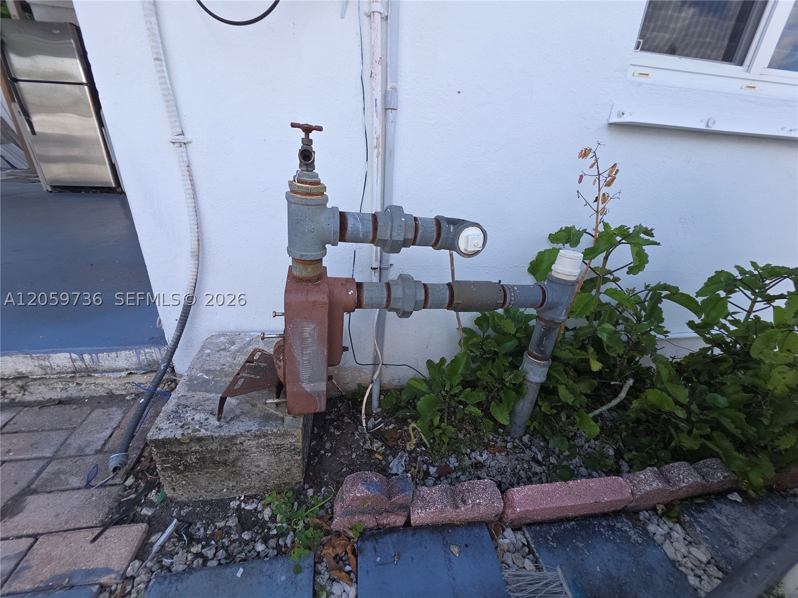 651 E 48th St Property Photo 22