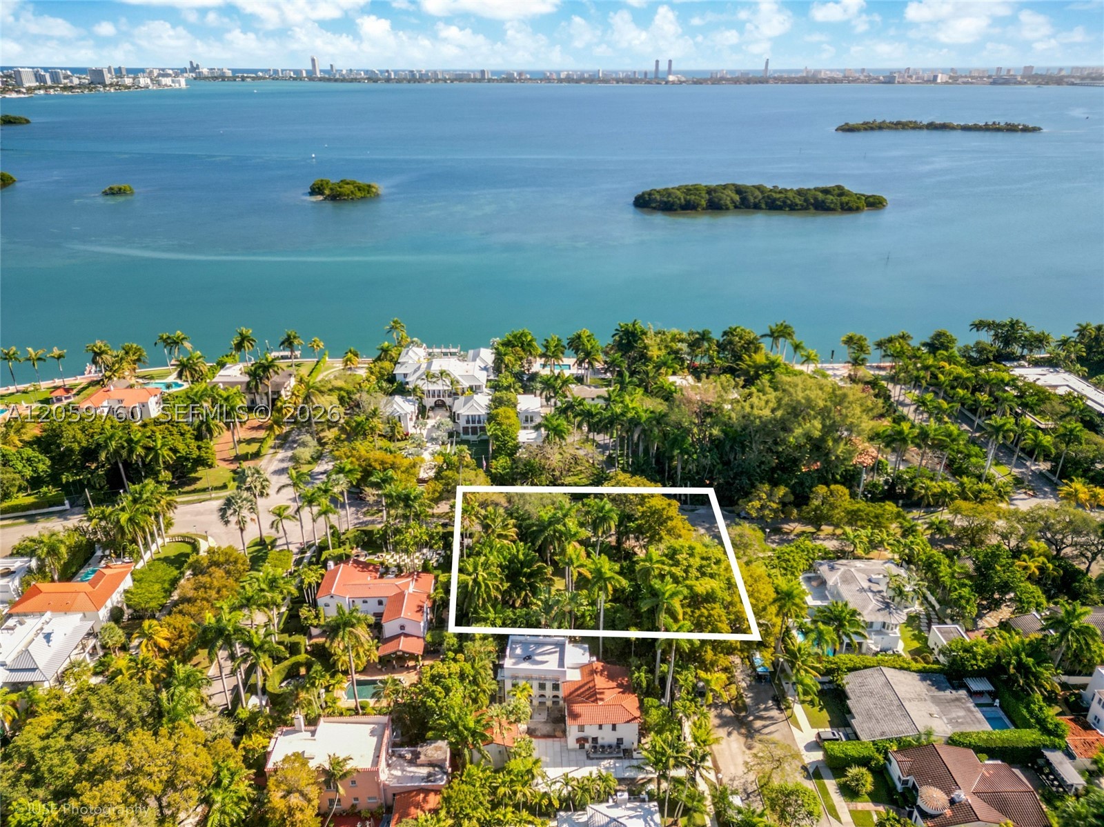 5810 N Bayshore Dr Property Photo 2