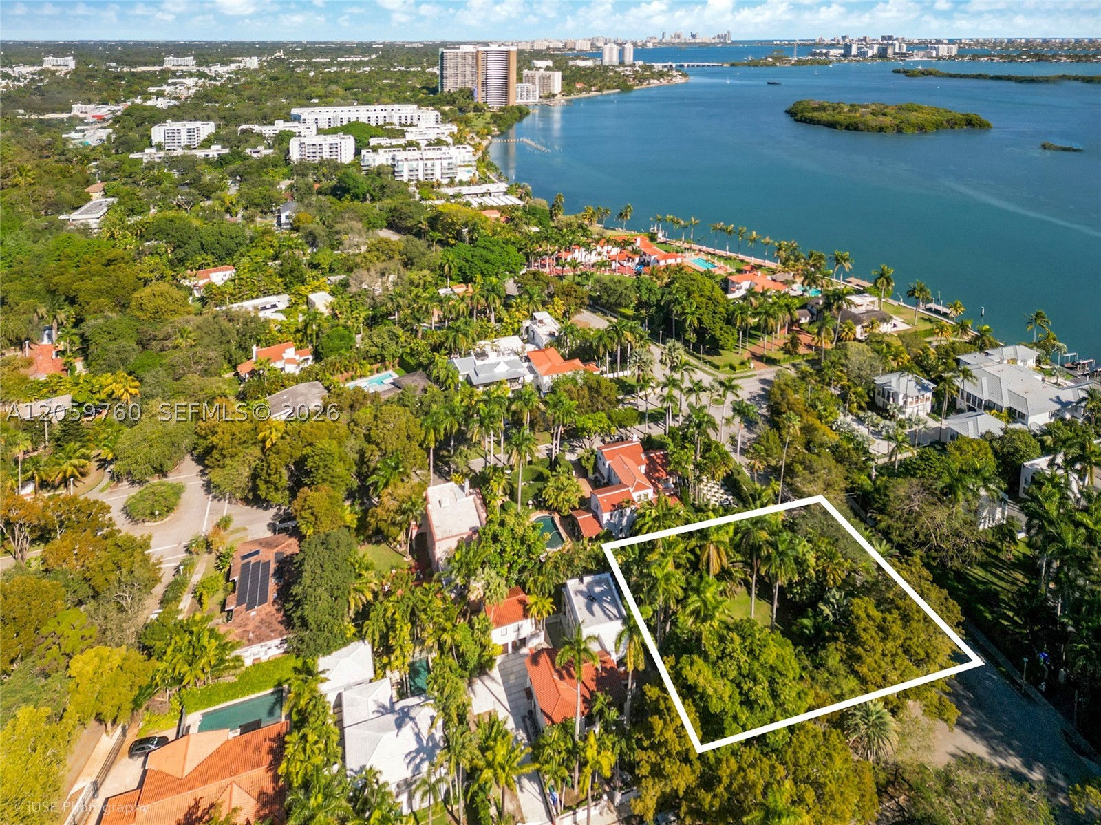 5810 N Bayshore Dr Property Photo 3