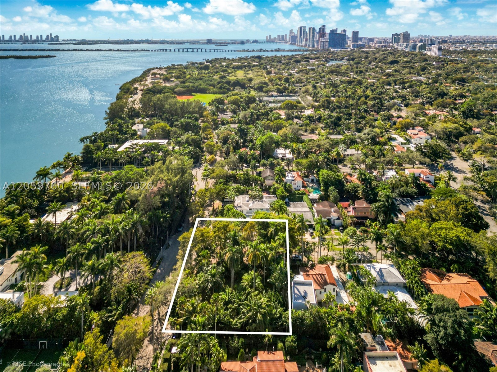 5810 N Bayshore Dr Property Photo 4