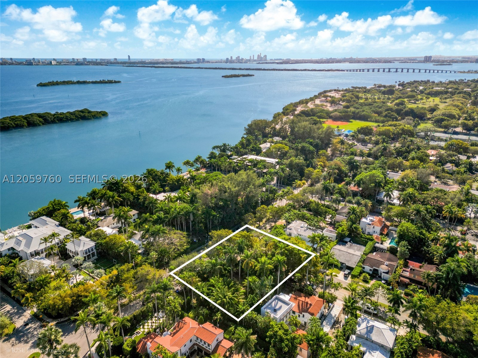 5810 N Bayshore Dr Property Photo 5