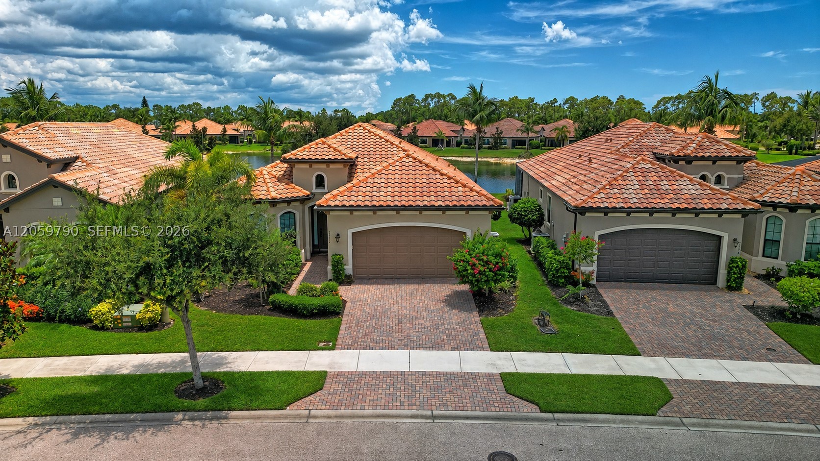 9292 Isla Bella Cir Property Photo 1