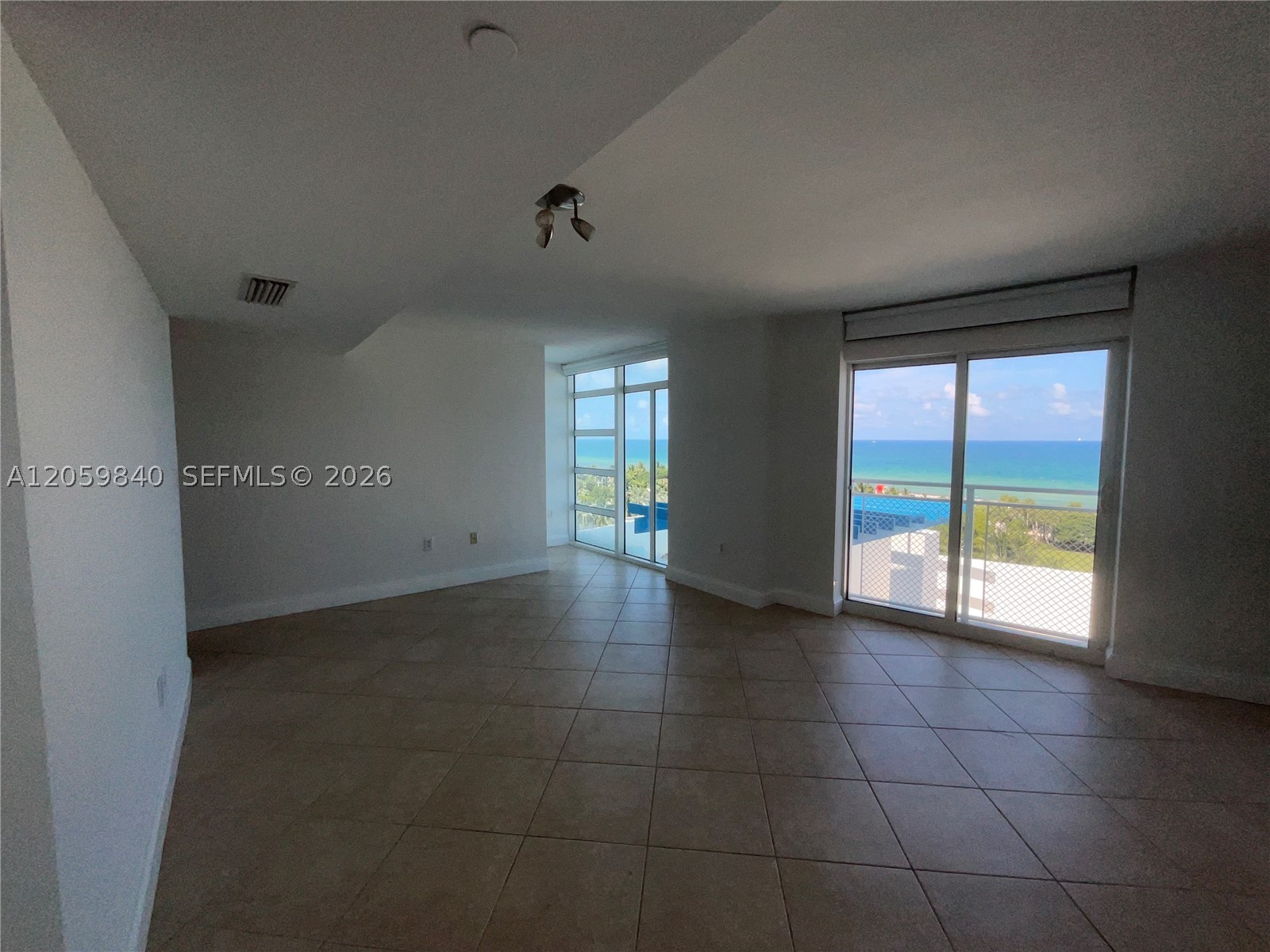 7600 Collins Ave 1008 Property Photo 2