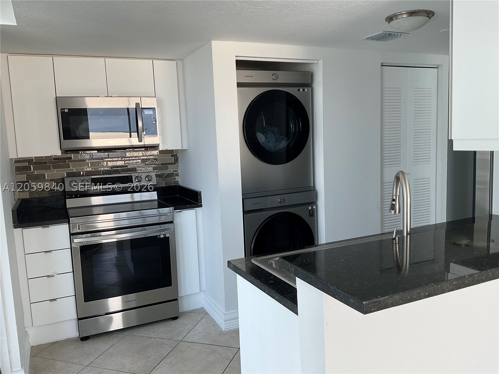 7600 Collins Ave 1008 Property Photo 3