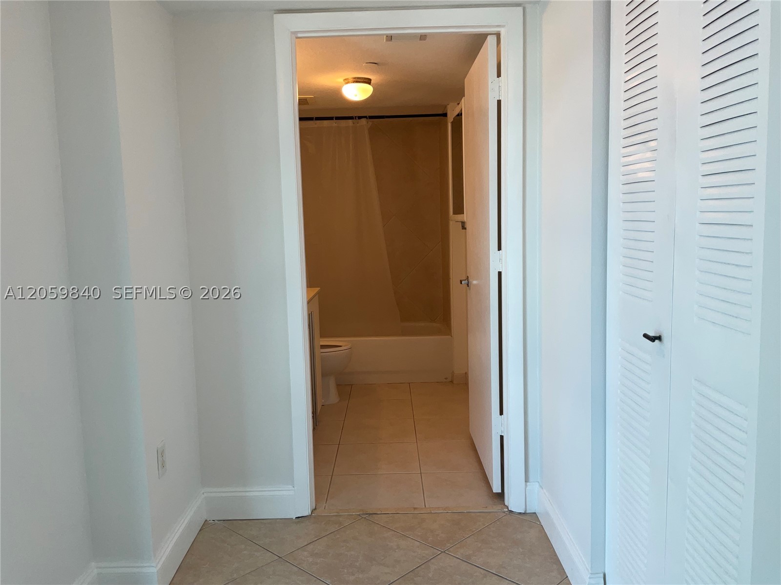 7600 Collins Ave 1008 Property Photo 8