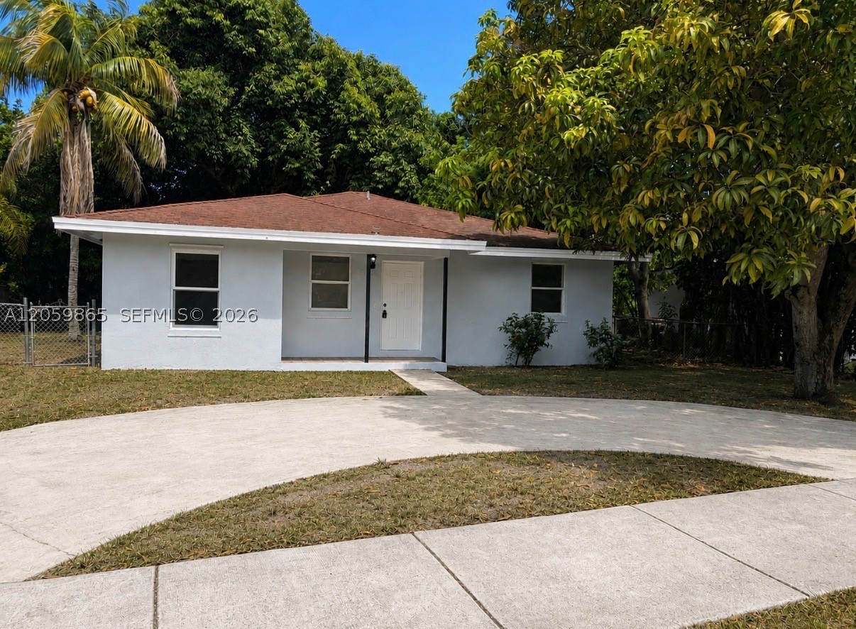 5202 NE 14th Ter Property Photo 1