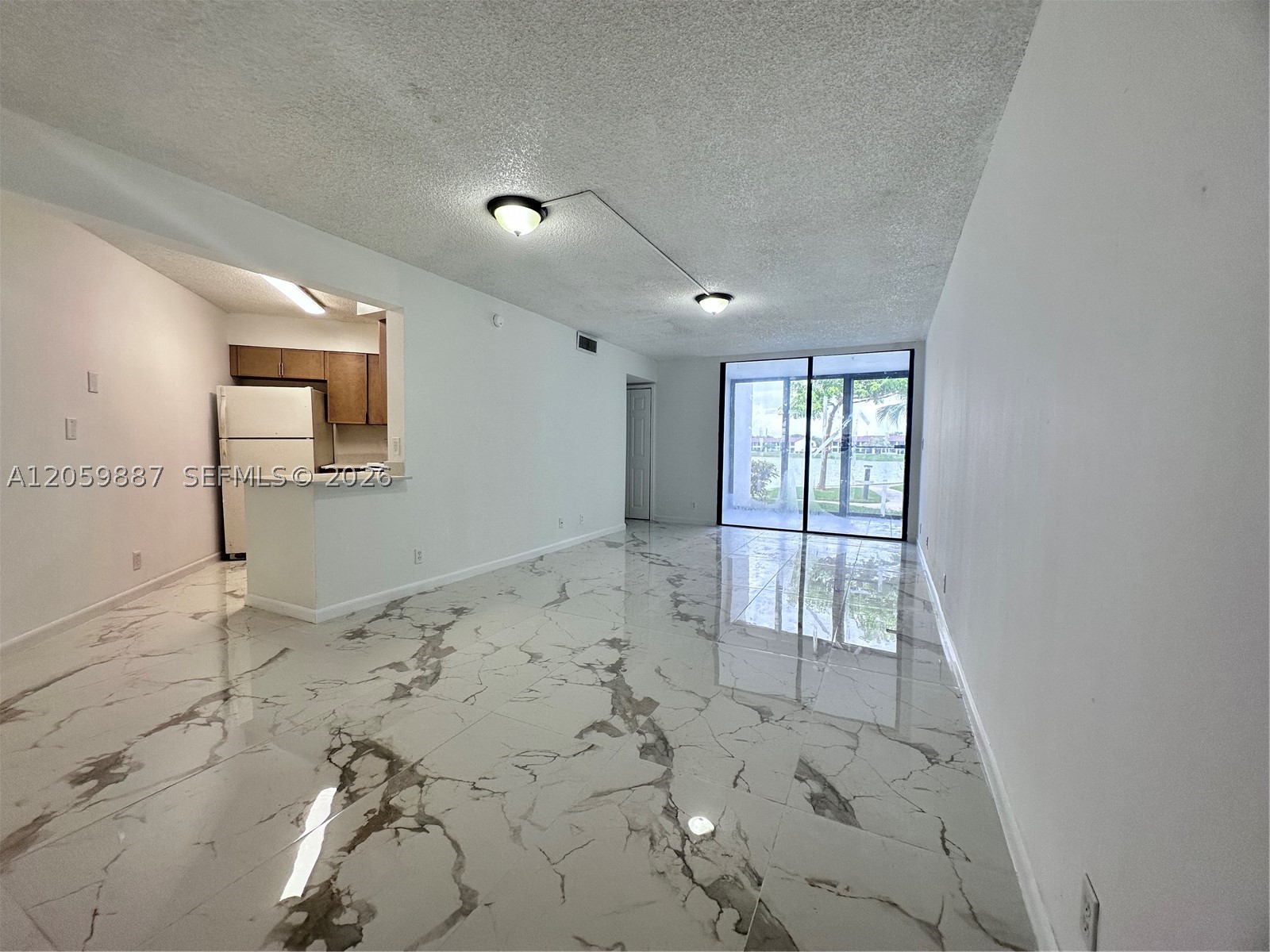 212 Lake Pointe Dr 107 Property Photo 1