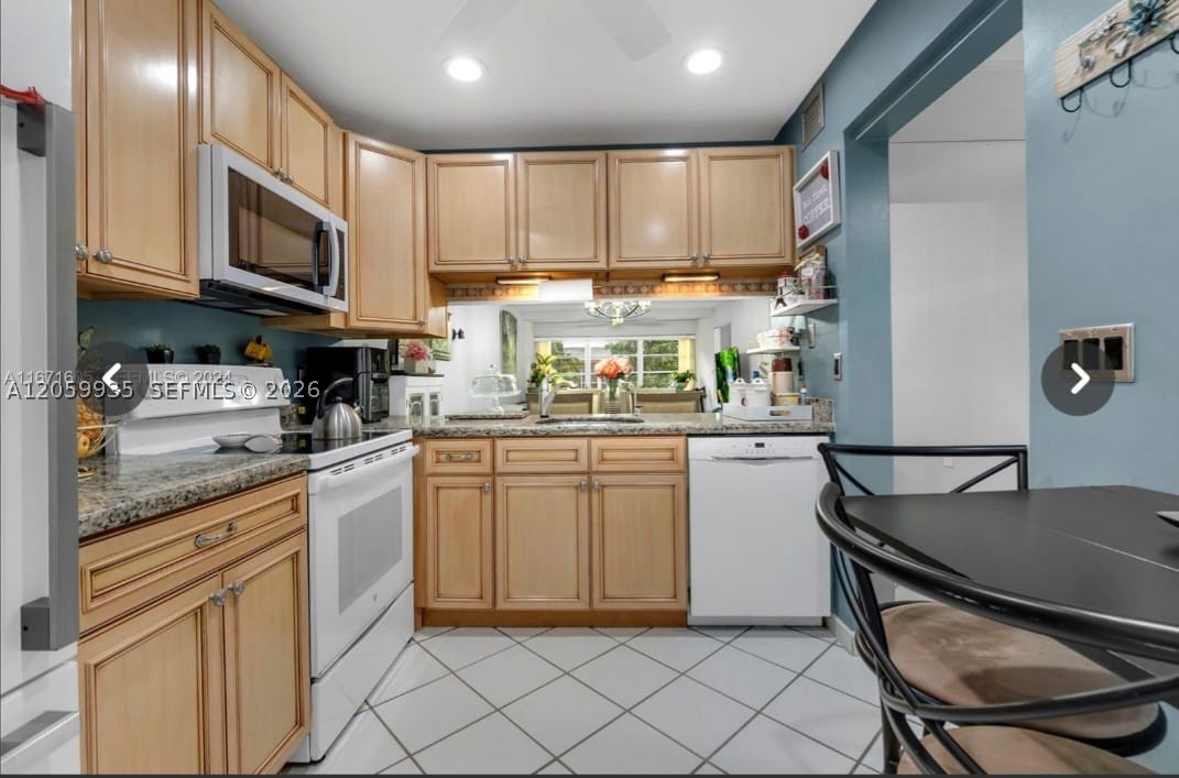 1103 Bahama Bnd H2 Property Photo 4