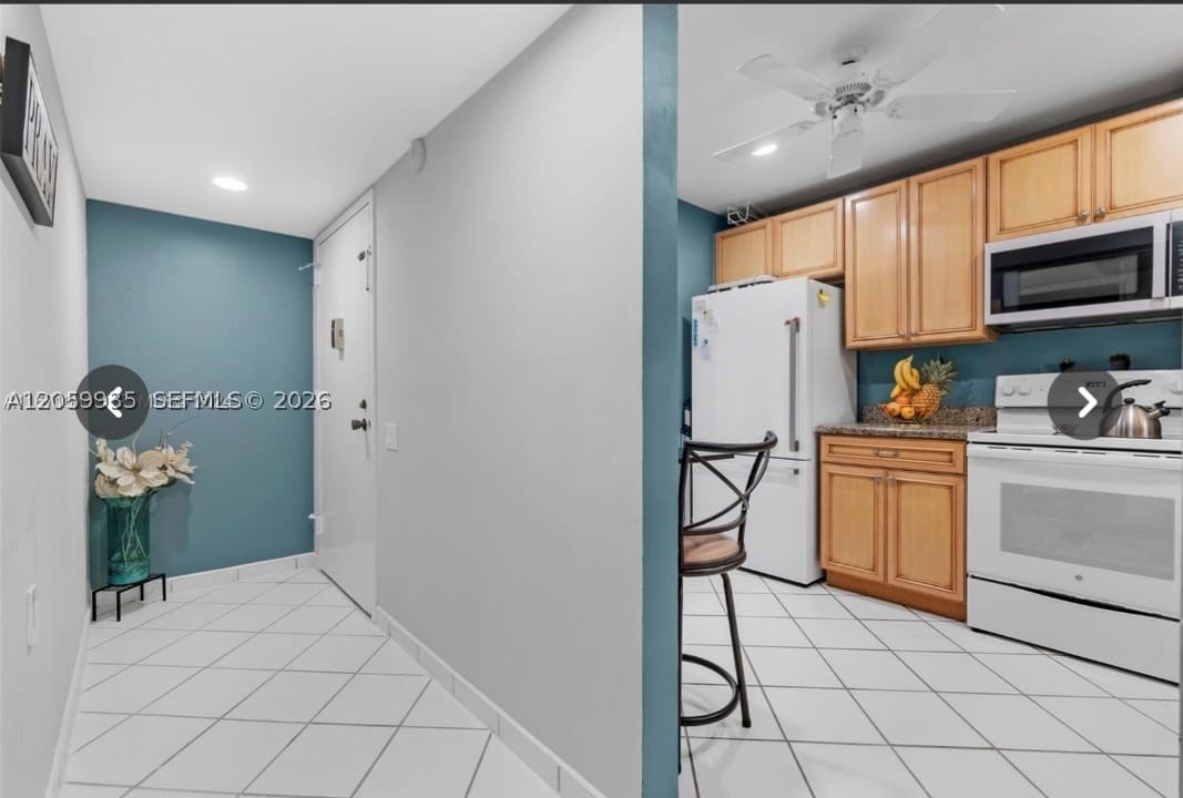 1103 Bahama Bnd H2 Property Photo 5