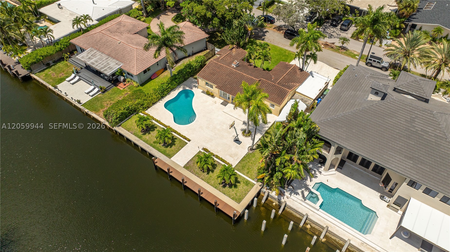 330 Coconut Isle Dr Property Photo 1