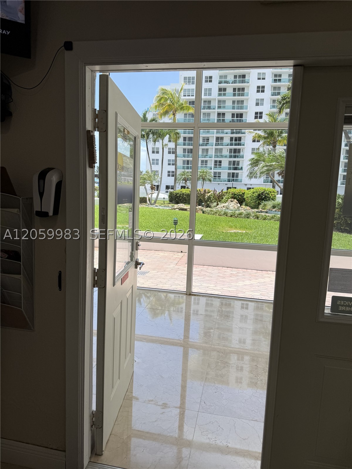 5005 Collins Ave C2 Property Photo 4