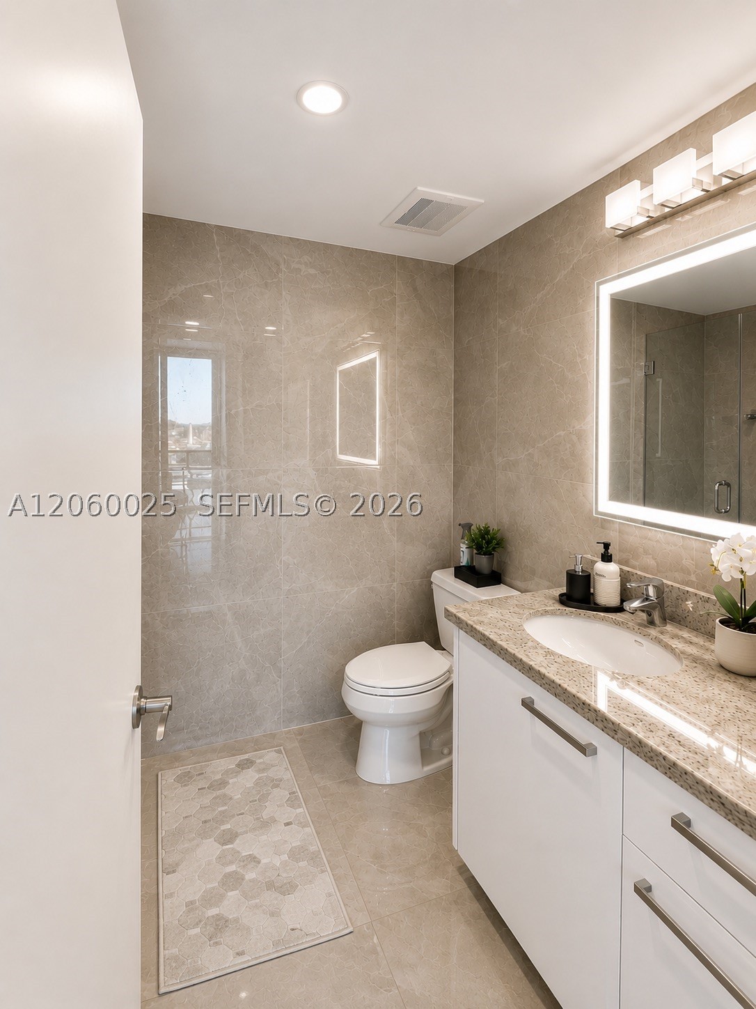 185 Sw 7th St 2503 Property Photo 12