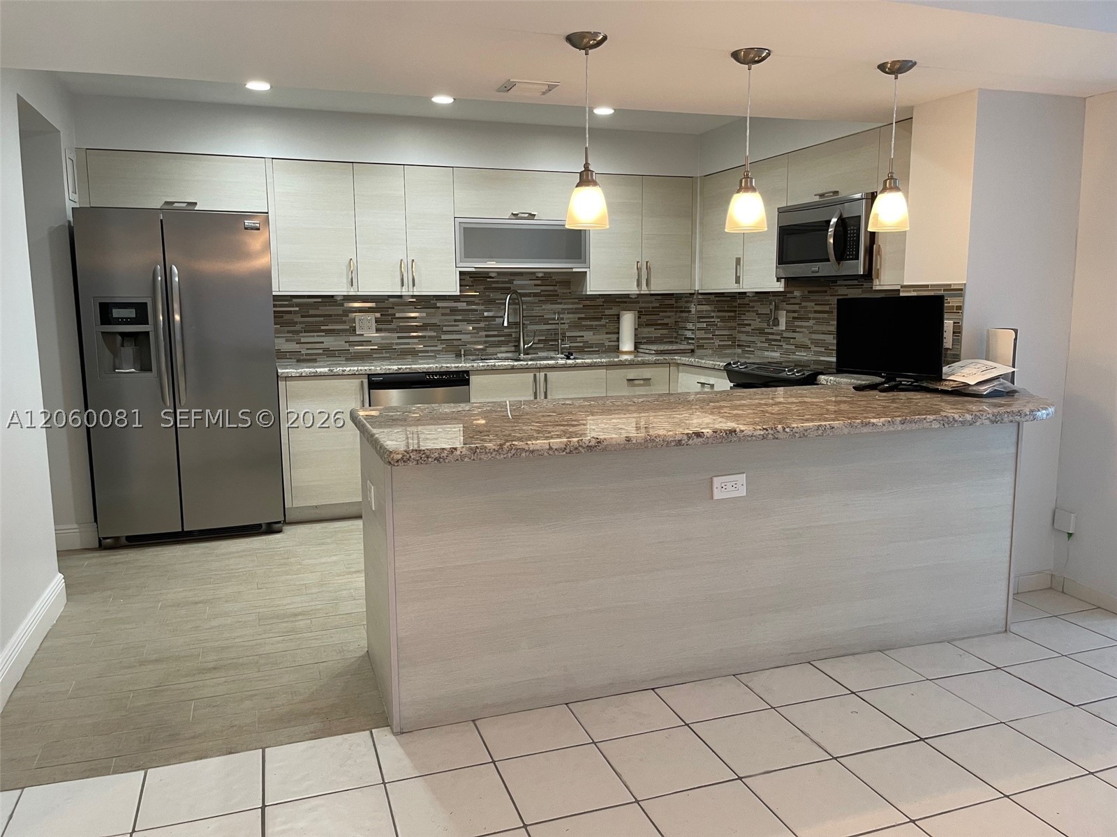 5825 Collins Ave 7b Property Photo 1