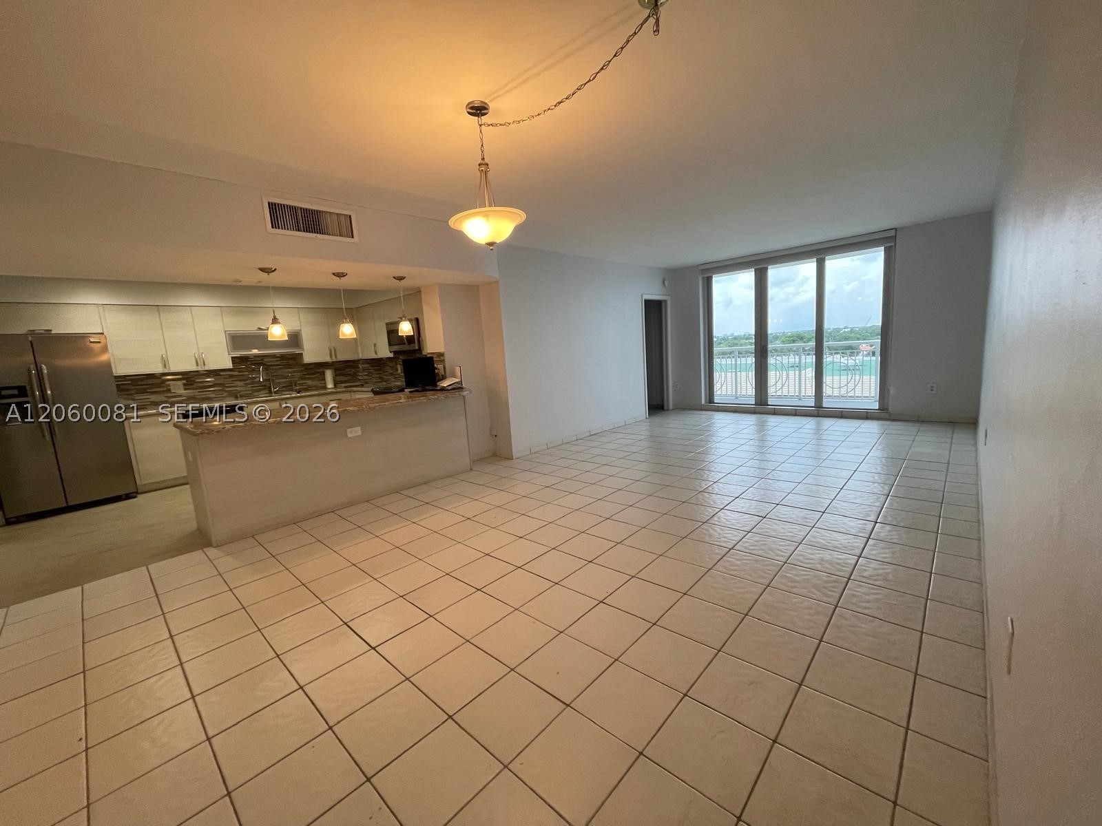 5825 Collins Ave 7b Property Photo 2