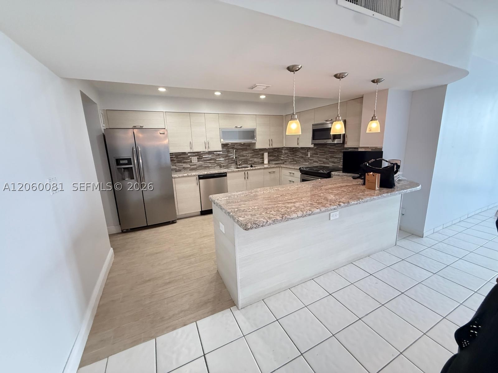 5825 Collins Ave 7b Property Photo 6