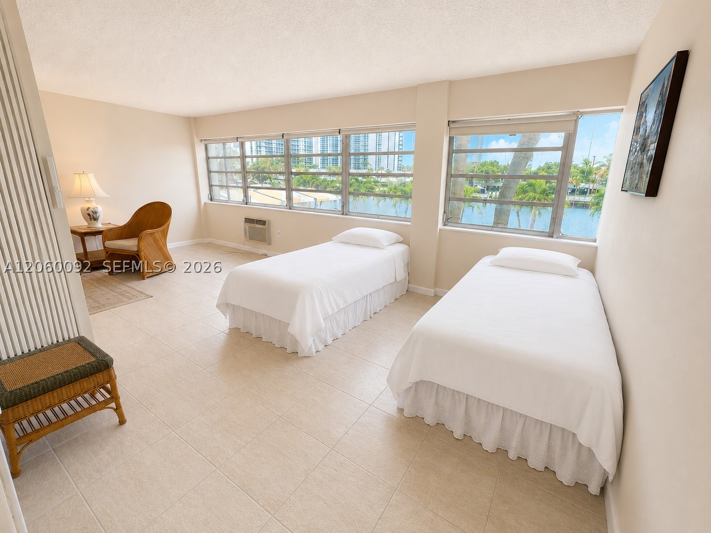 220 Kings Point Dr 211 Property Photo 8