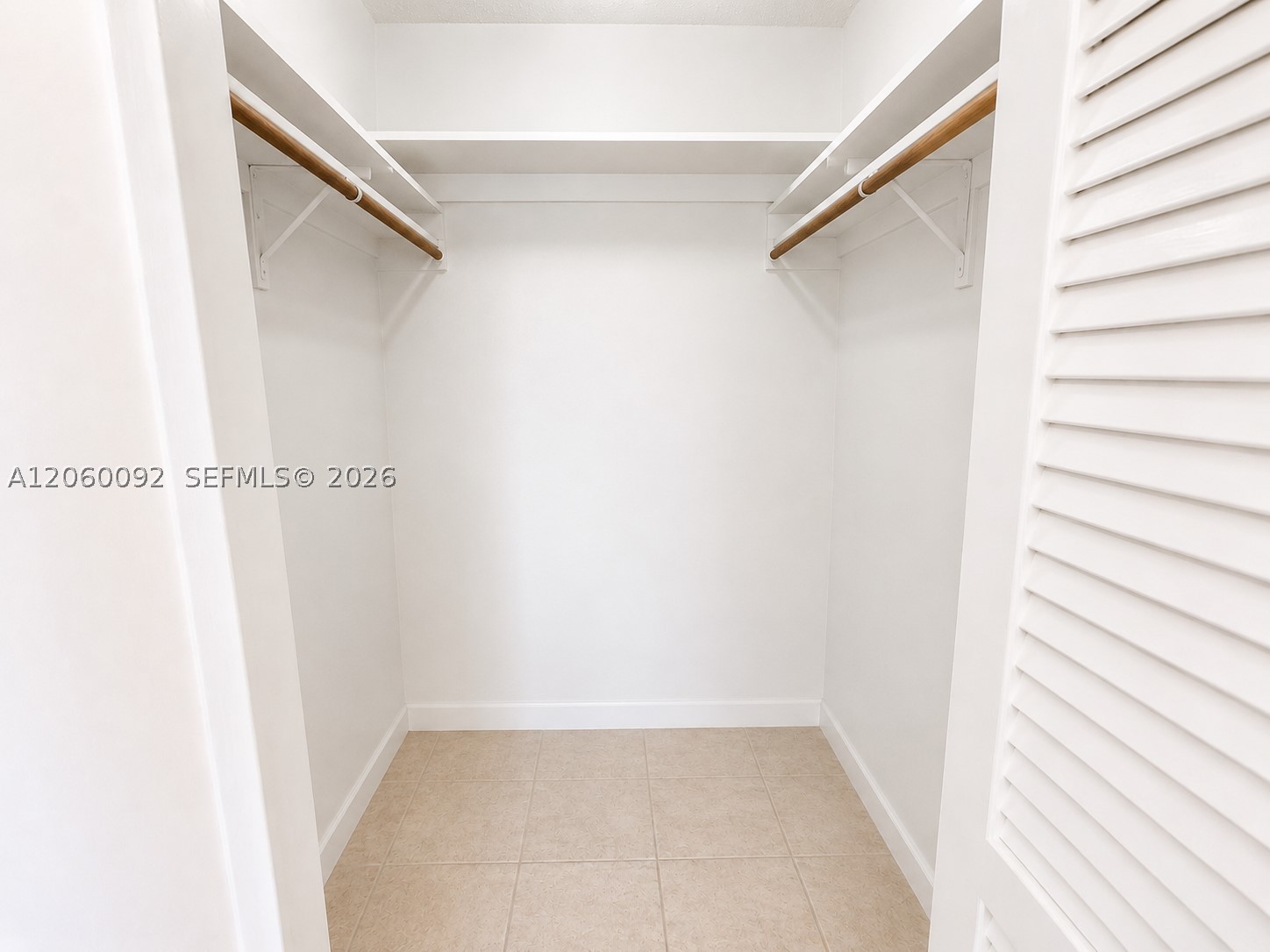 220 Kings Point Dr 211 Property Photo 14