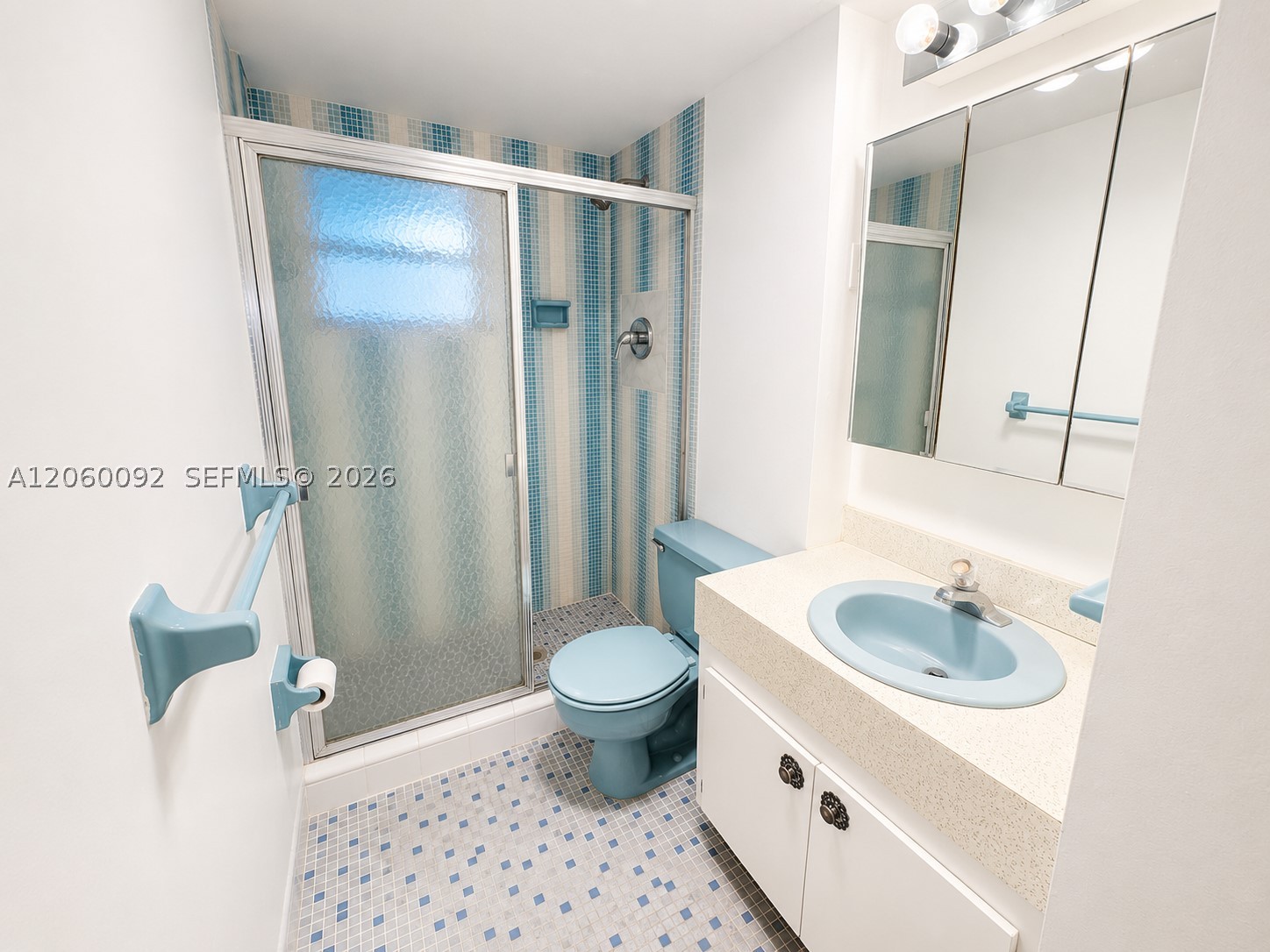 220 Kings Point Dr 211 Property Photo 16