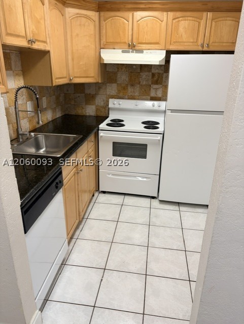 2775 Taft St 305 Property Photo 4