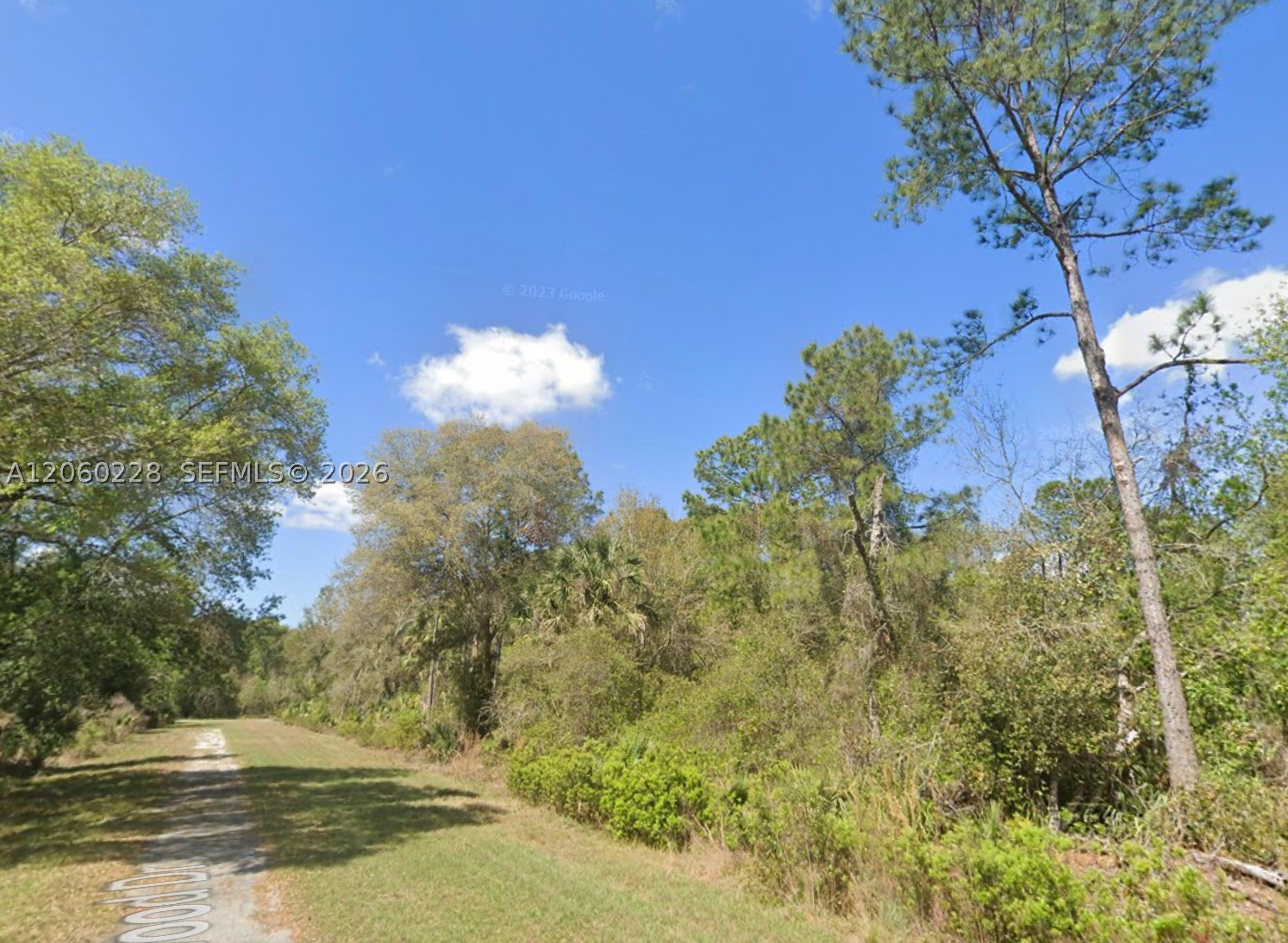 W Edgewood Dr Property Photo 2