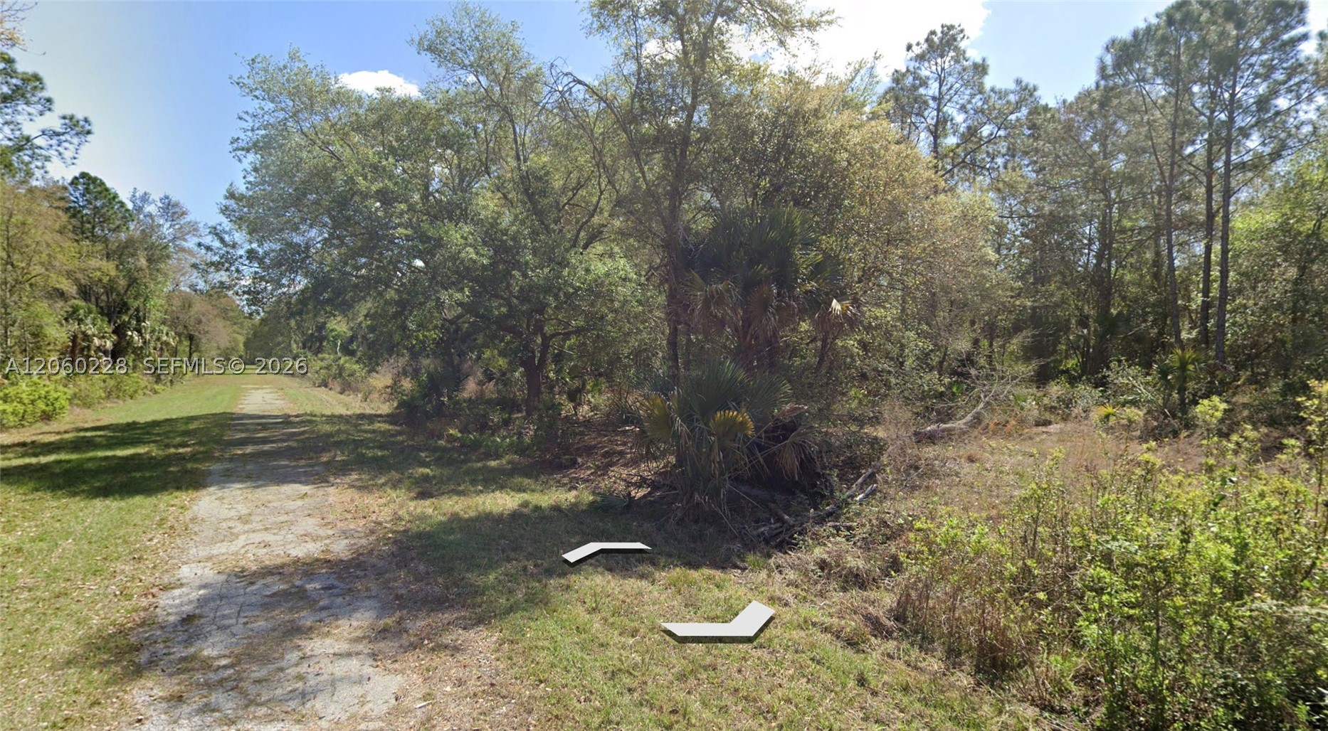W Edgewood Dr Property Photo 4