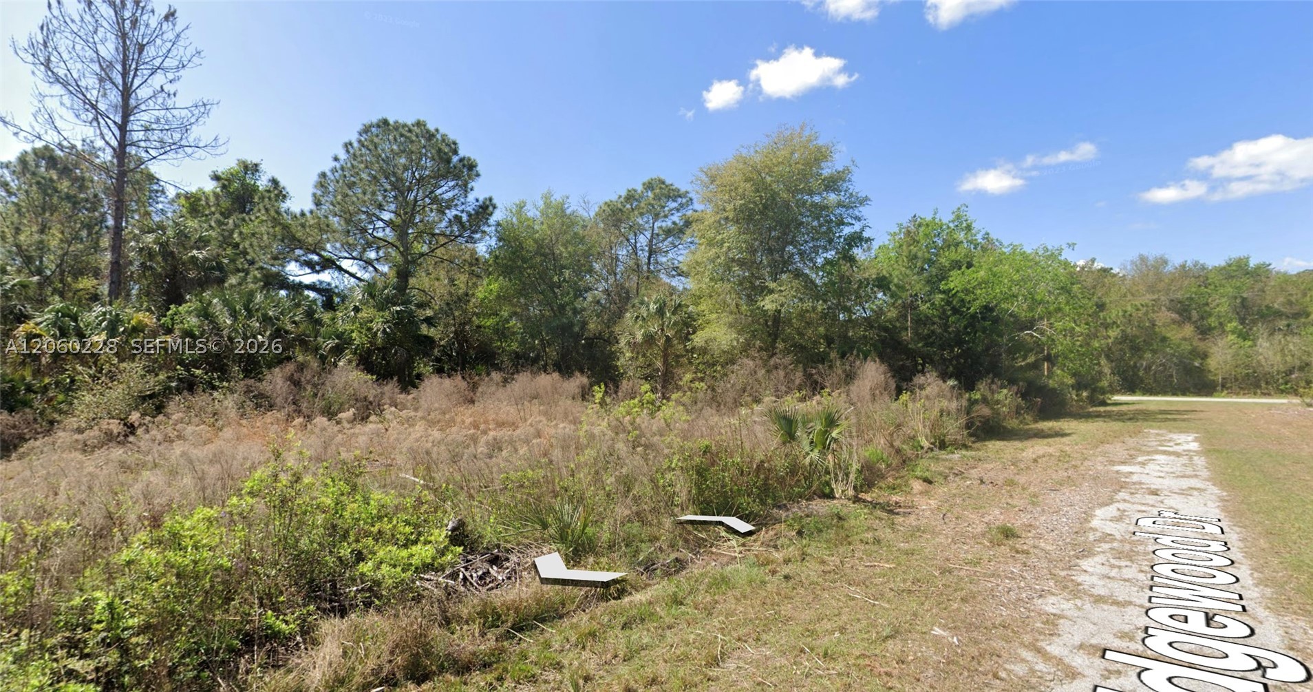 W Edgewood Dr Property Photo 5