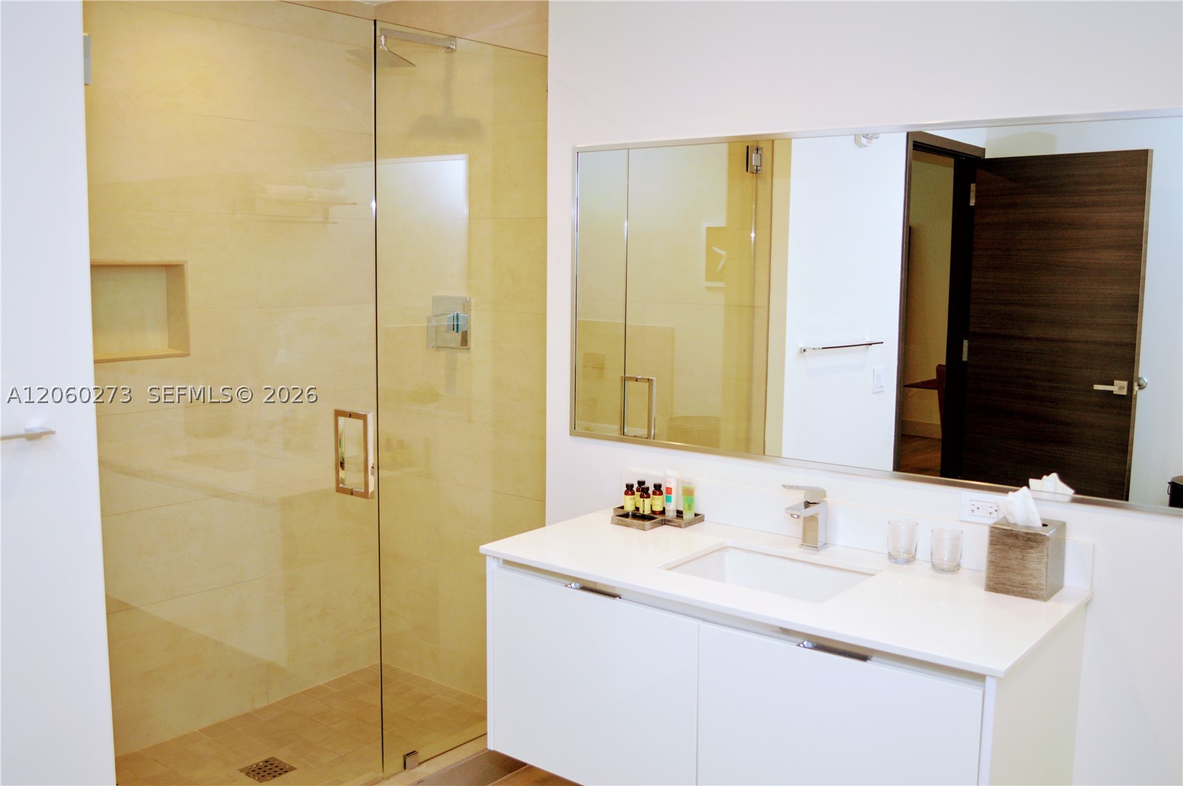 777 N Ocean Dr N522 Property Photo 14