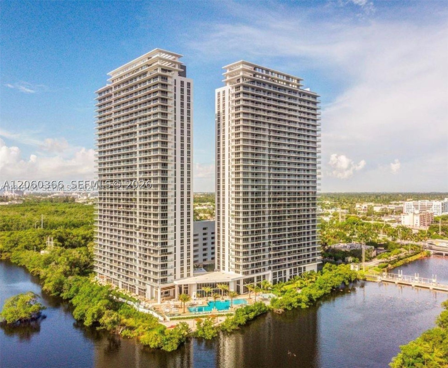 16385 Biscayne Blvd 1818 Property Photo 1