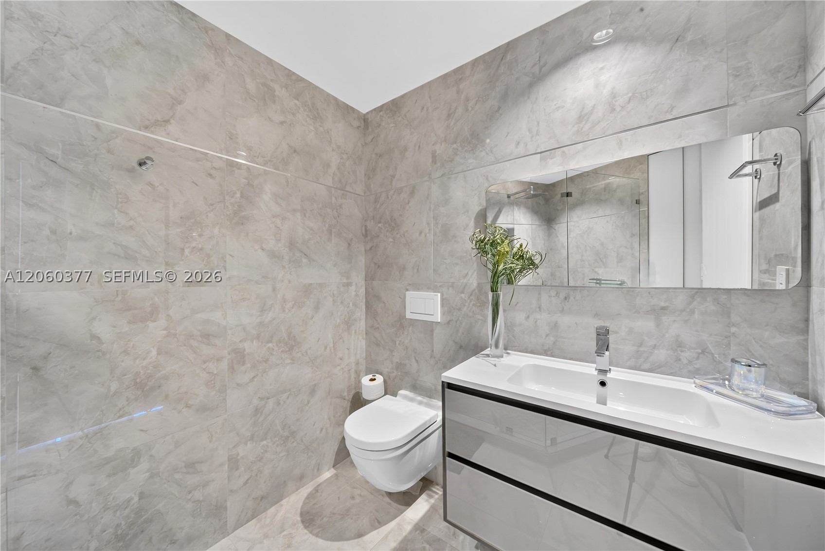 300 S Pointe Dr 2104 Property Photo 47