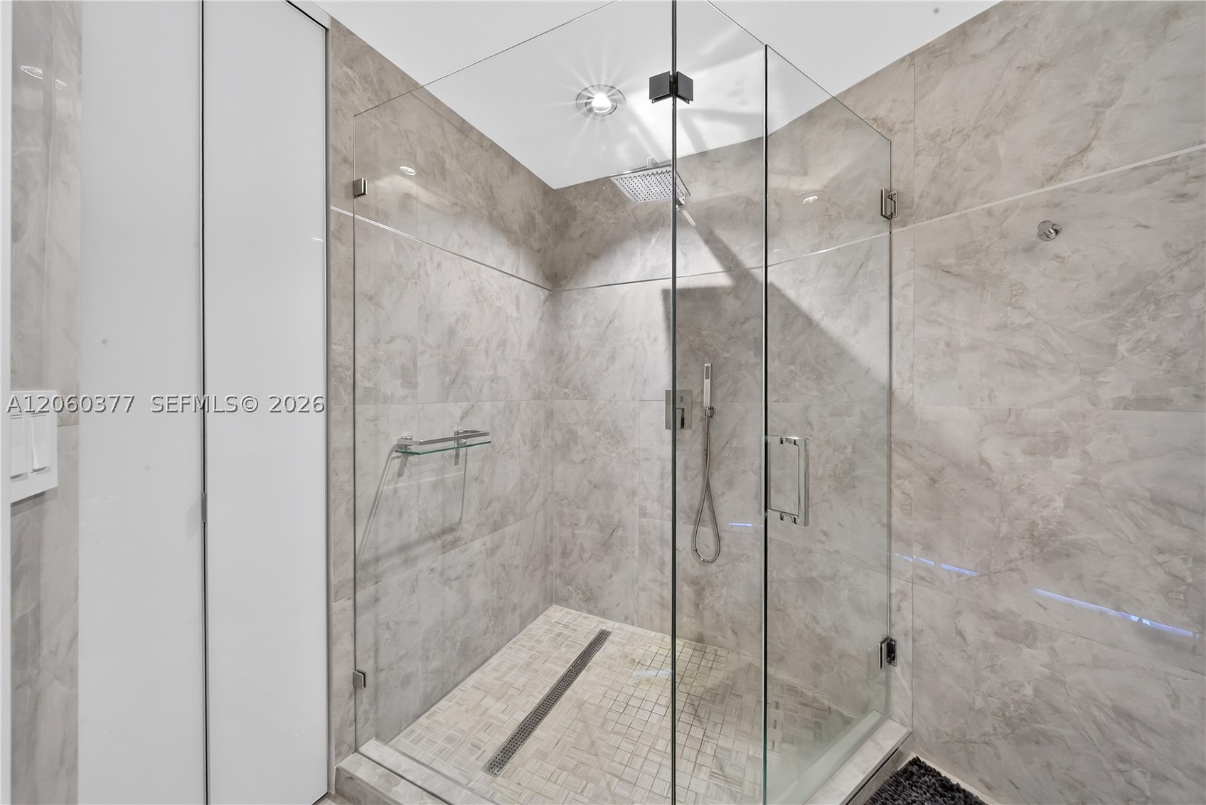 300 S Pointe Dr 2104 Property Photo 48
