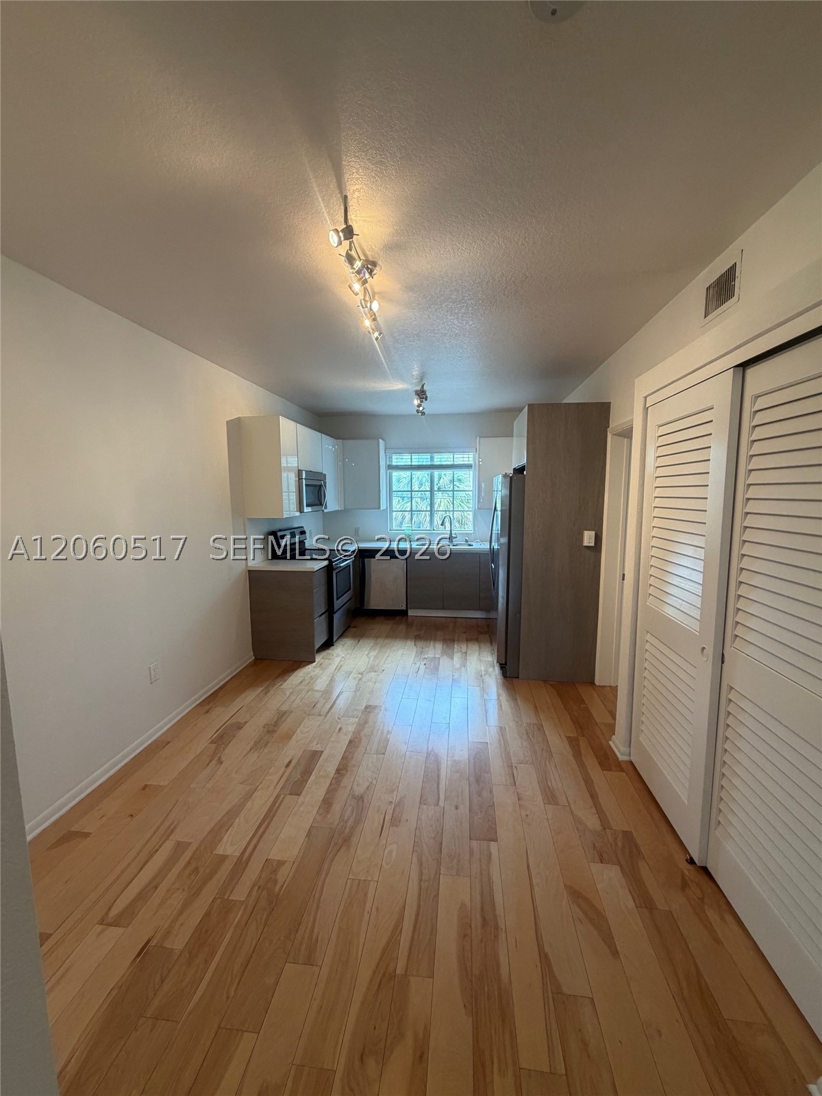 2010 Taylor St 8b Property Photo 3