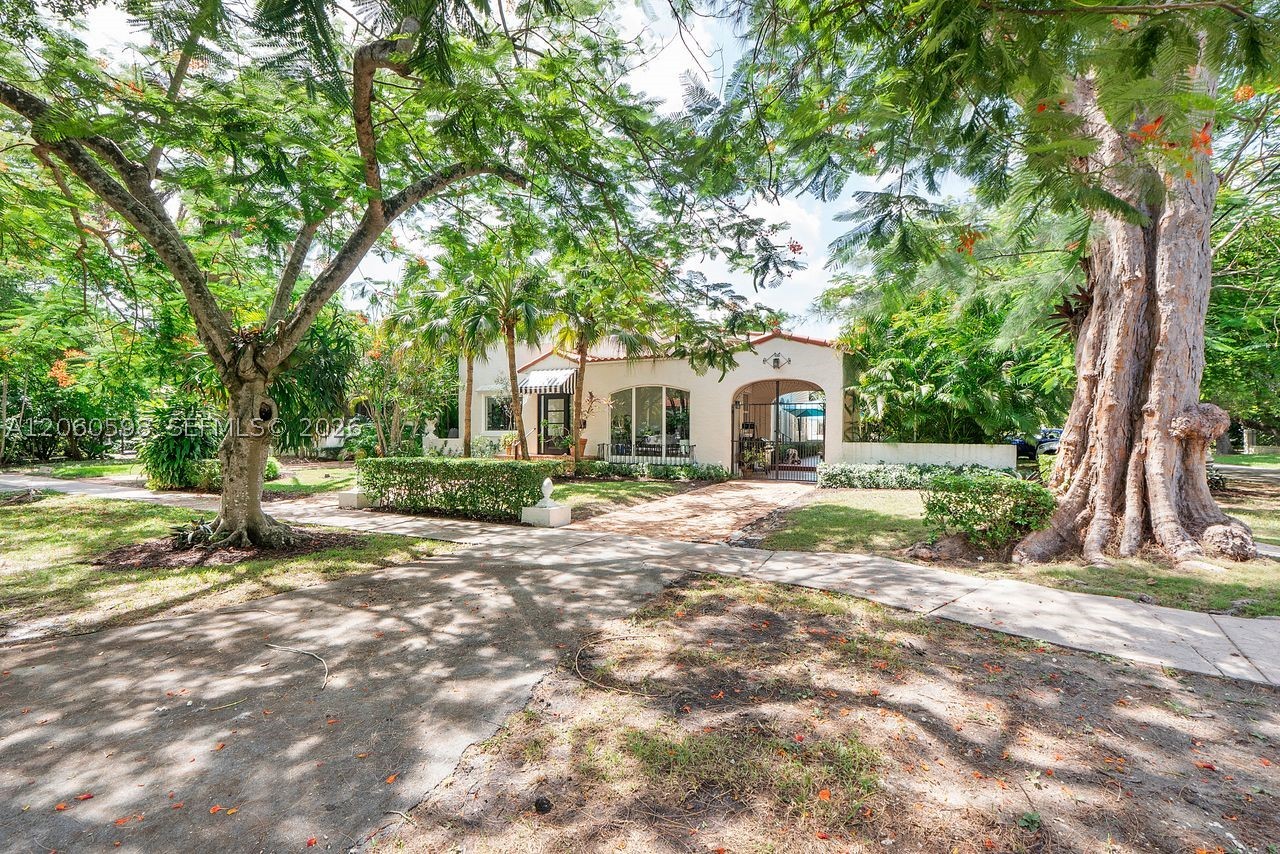 1042 Sorolla Ave Property Photo 1
