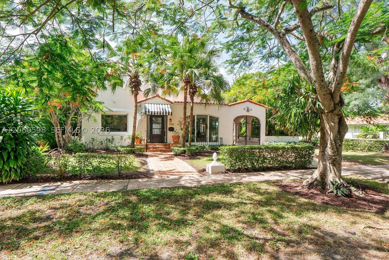 1042 Sorolla Ave Property Photo 4