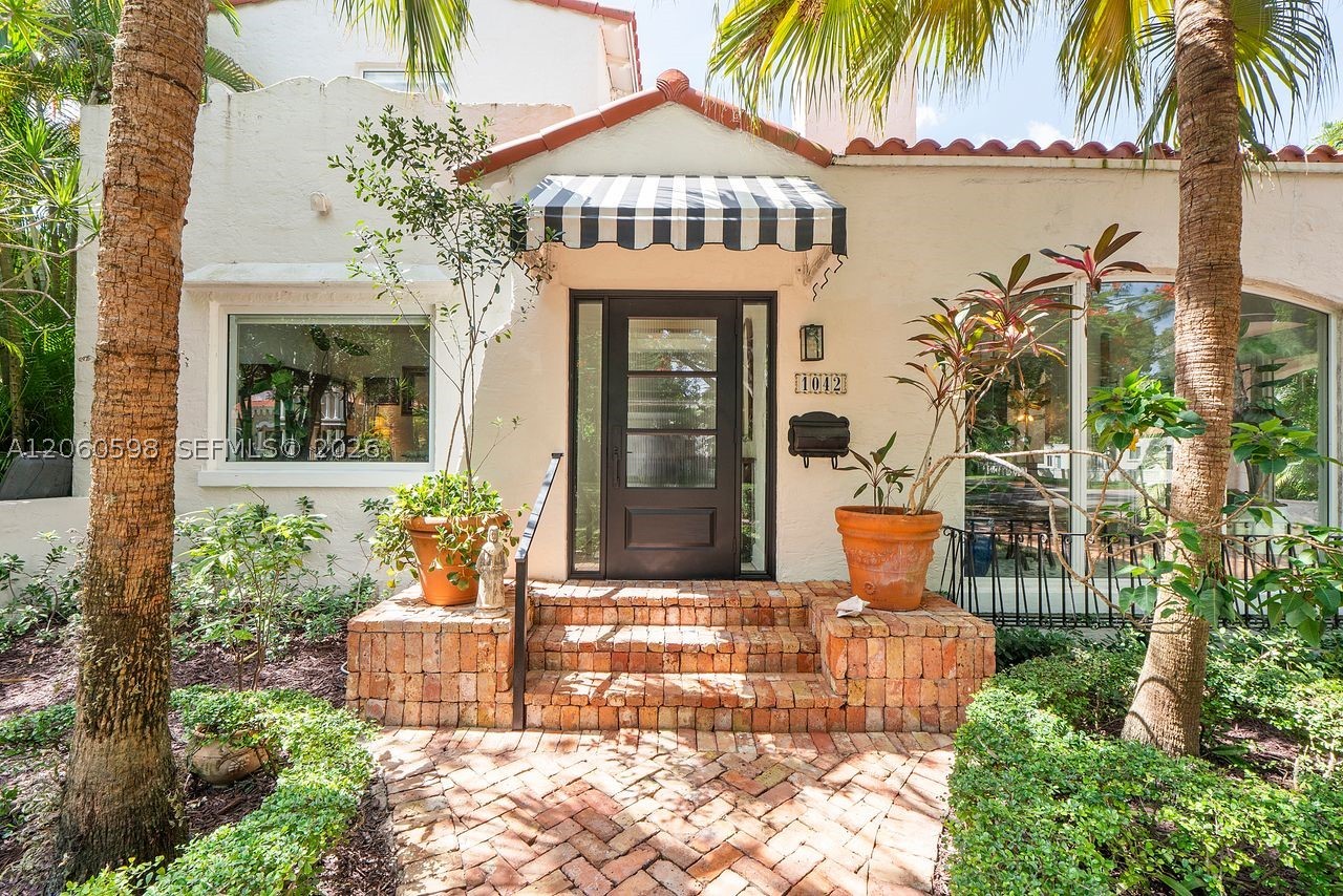 1042 Sorolla Ave Property Photo 8
