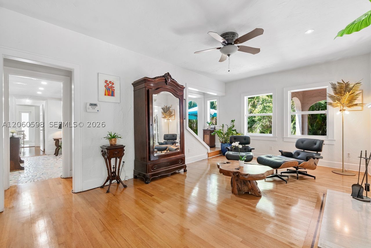 1042 Sorolla Ave Property Photo 17