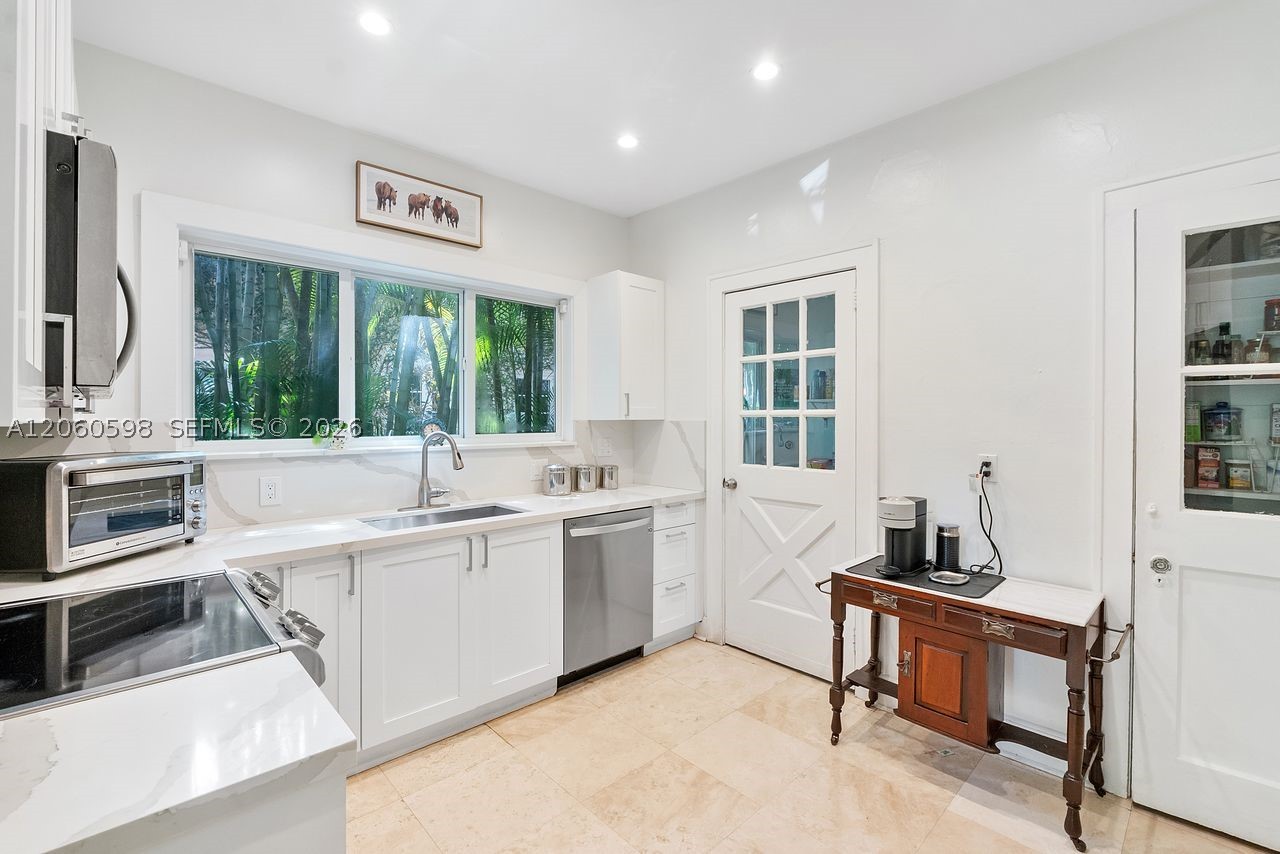 1042 Sorolla Ave Property Photo 30