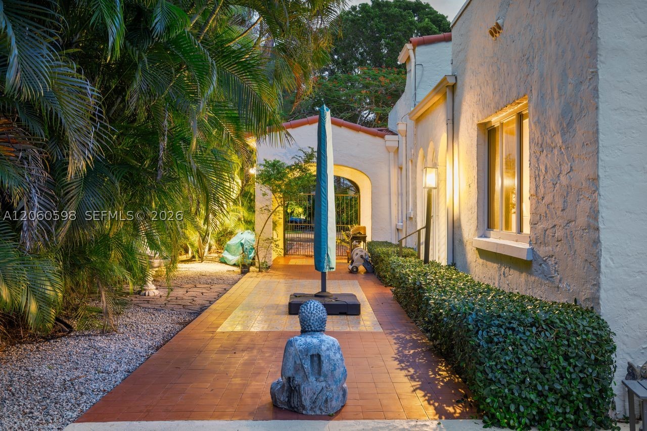 1042 Sorolla Ave Property Photo 61