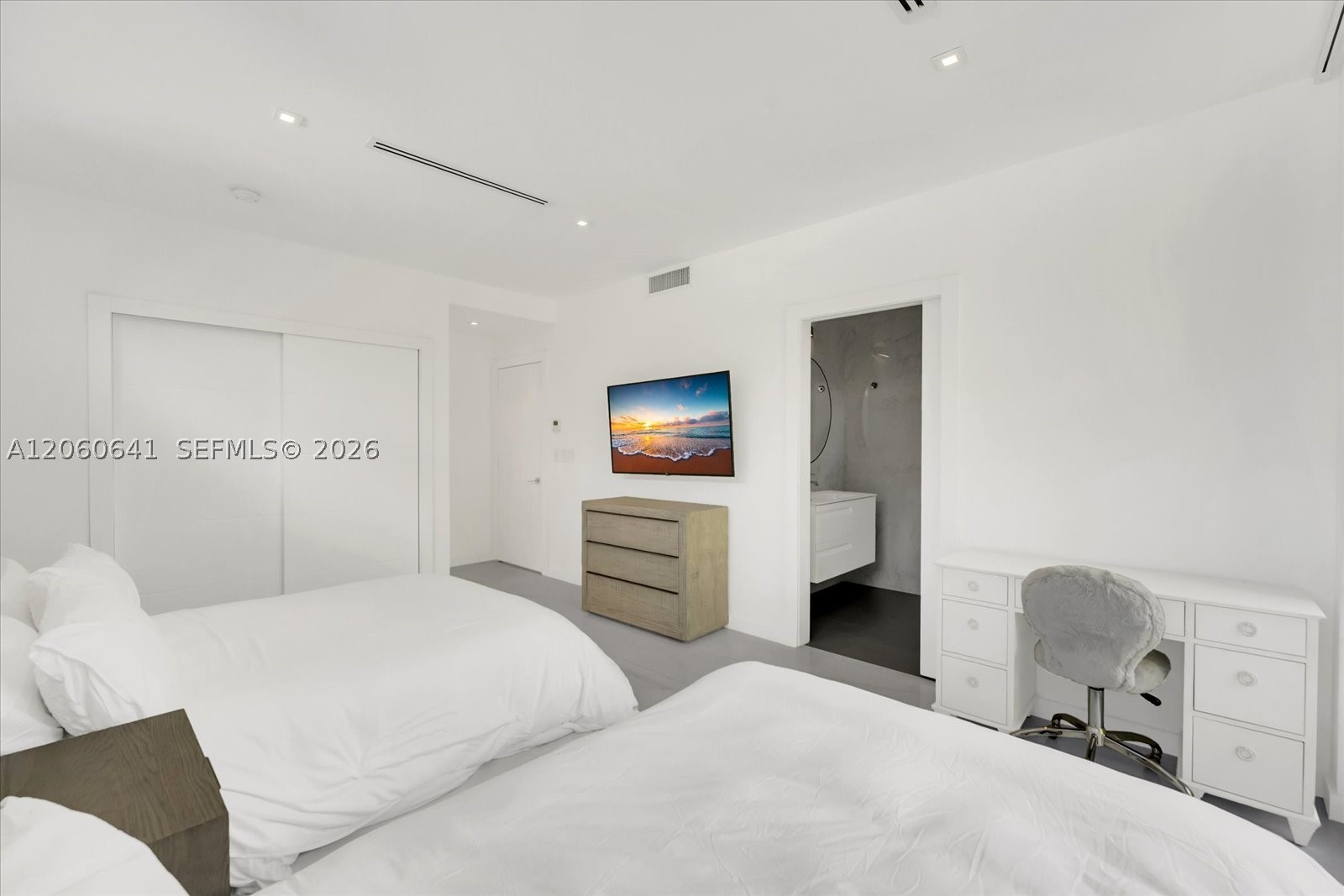 7830 Atlantic Way Property Photo 14