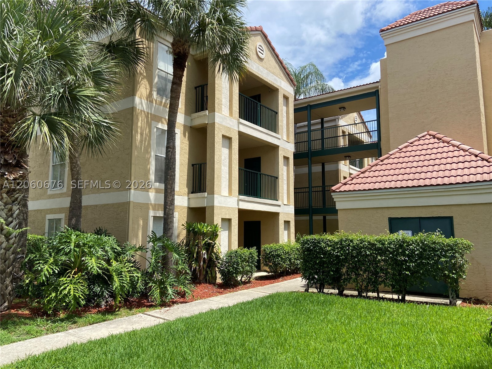 755 Riverside Dr 1316 Property Photo 1