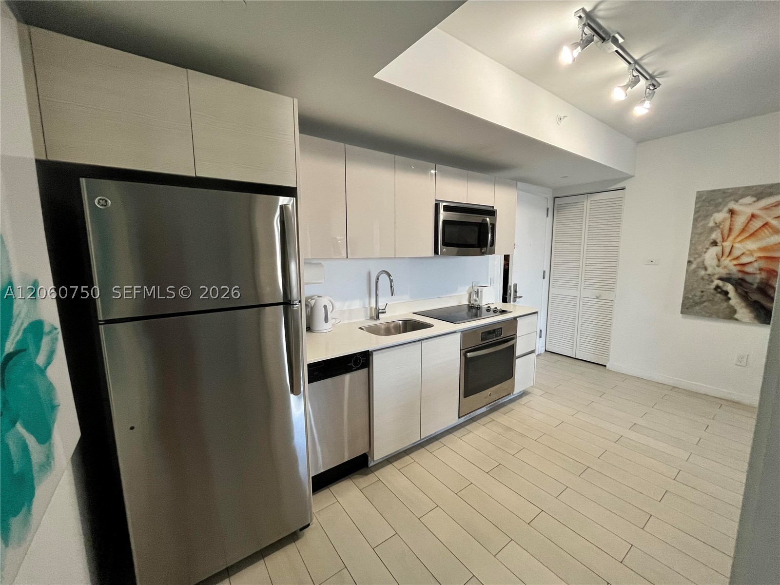 2602 E Hallandale Beach Blvd 1105 Property Photo 9